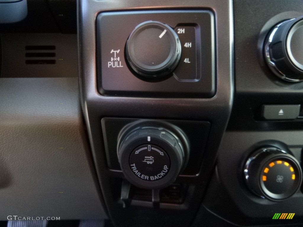 2017 F150 XLT SuperCrew 4x4 - Oxford White / Earth Gray photo #17