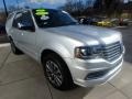 Front 3/4 View of 2017 Navigator Select 4x4