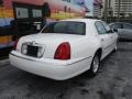 2000 Vibrant White Lincoln Town Car Executive  photo #6