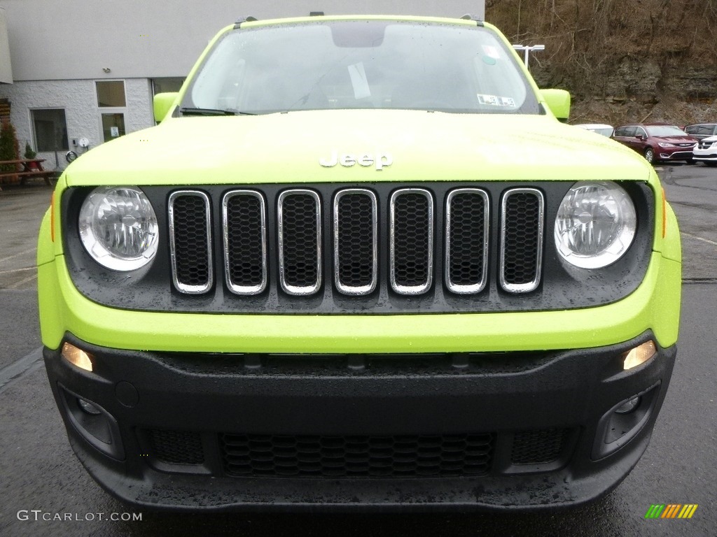 2017 Renegade Latitude 4x4 - Hypergreen / Black photo #9