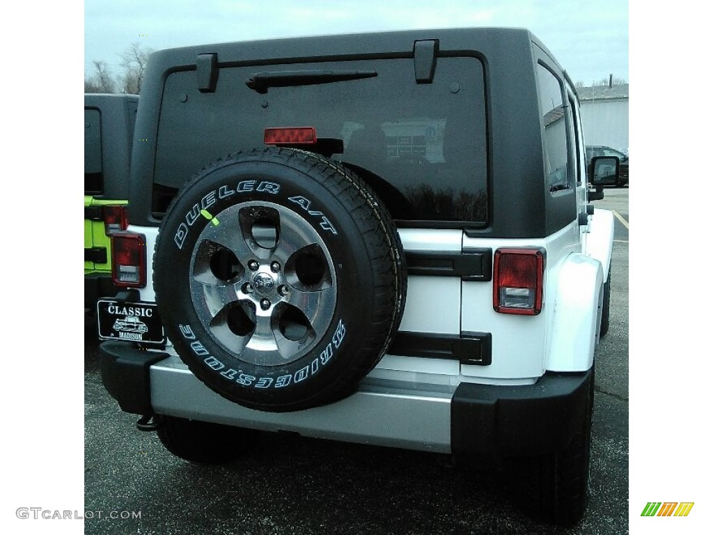 2017 Wrangler Unlimited Sahara 4x4 - Bright White / Black photo #2