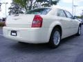 2009 Cool Vanilla White Chrysler 300   photo #3