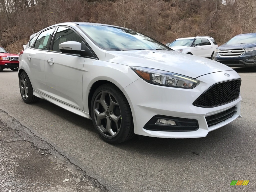 2017 Focus ST Hatch - Oxford White / Charcoal Black photo #4