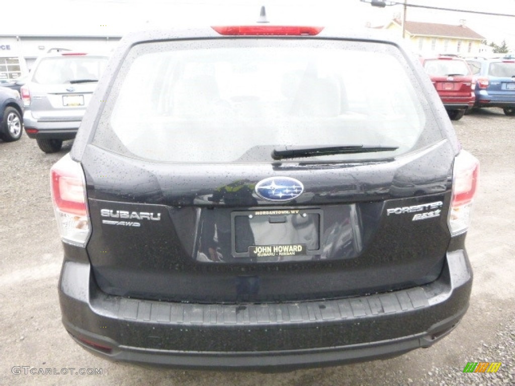 2017 Forester 2.5i - Dark Gray Metallic / Gray photo #5