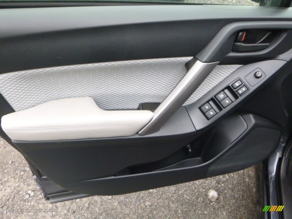 2017 Forester 2.5i - Dark Gray Metallic / Gray photo #11