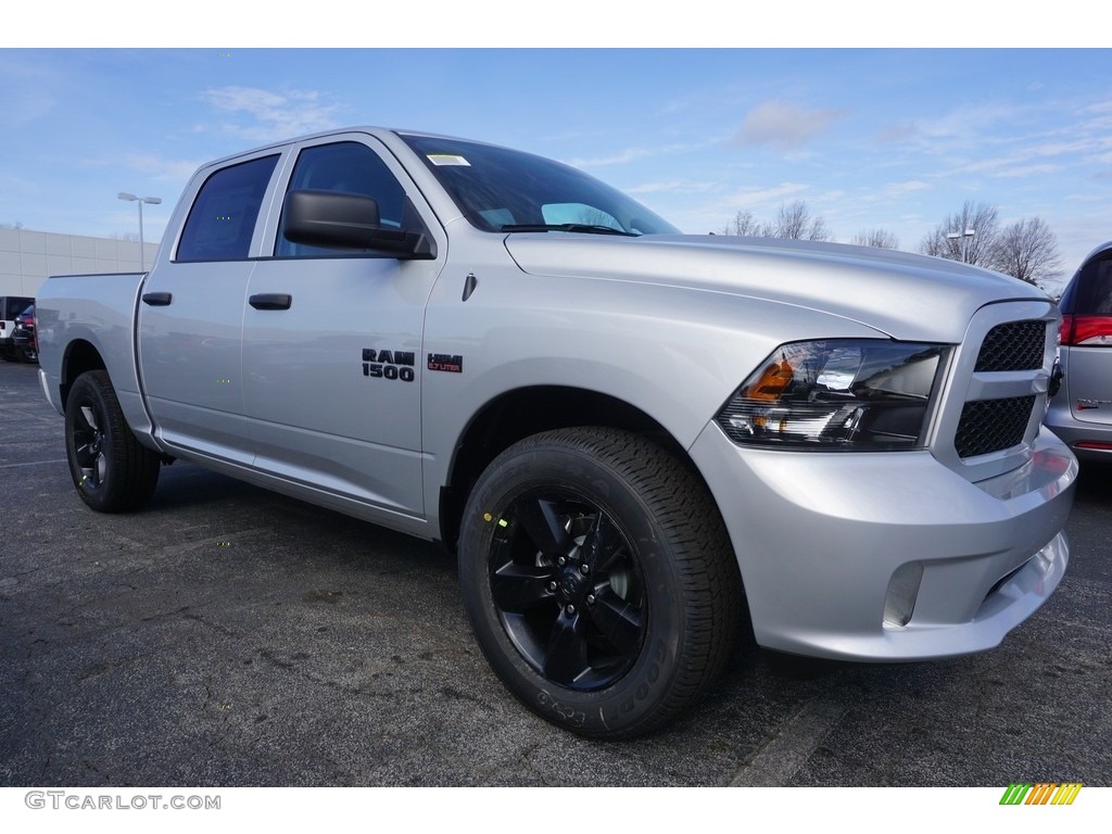 Bright Silver Metallic 2017 Ram 1500 Express Crew Cab Exterior Photo #119121394