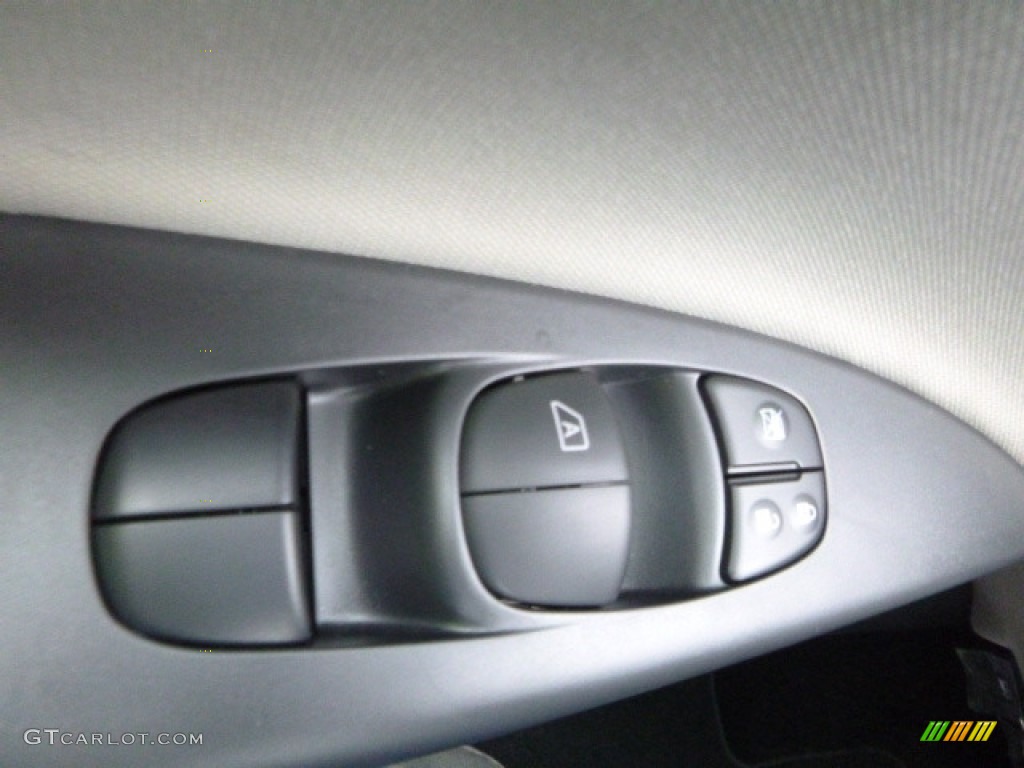 2017 Sentra S - Fresh Powder White / Marble Gray photo #20