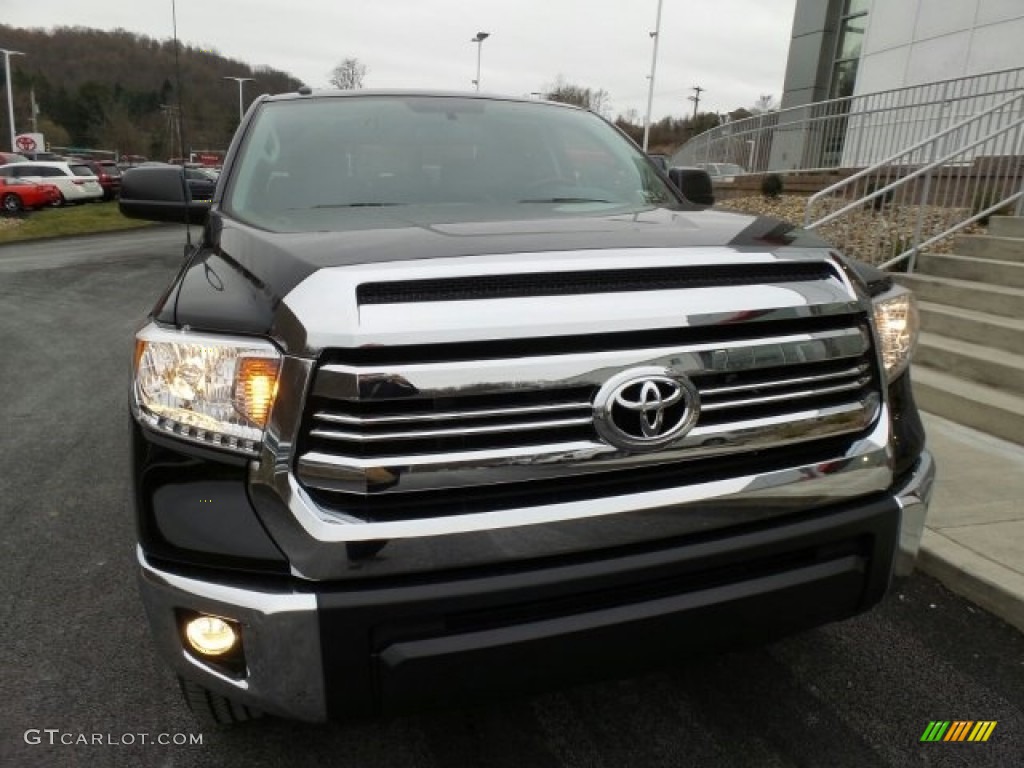 2017 Tundra SR5 Double Cab 4x4 - Black / Graphite photo #4