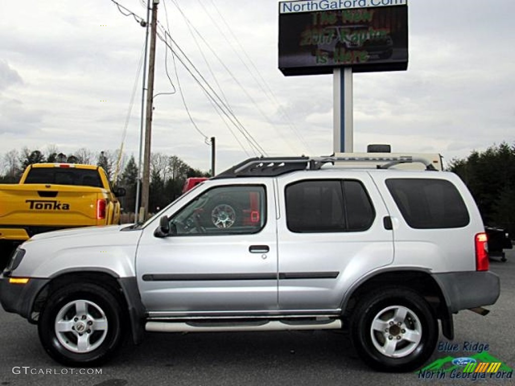 2004 Xterra SE - Silver Lightning Metallic / Gray photo #2