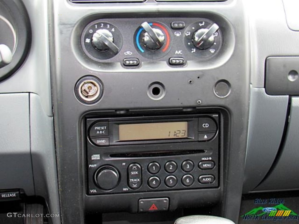 2004 Xterra SE - Silver Lightning Metallic / Gray photo #20