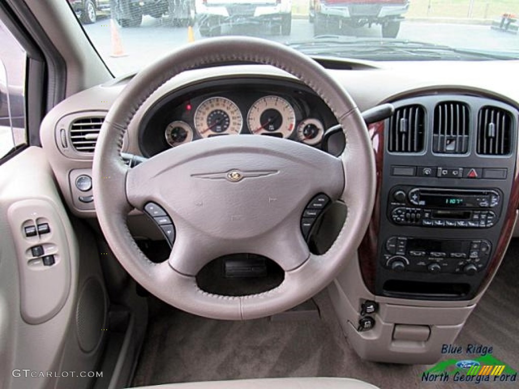 2001 Town & Country LXi - Shale Green Metallic / Sandstone photo #17