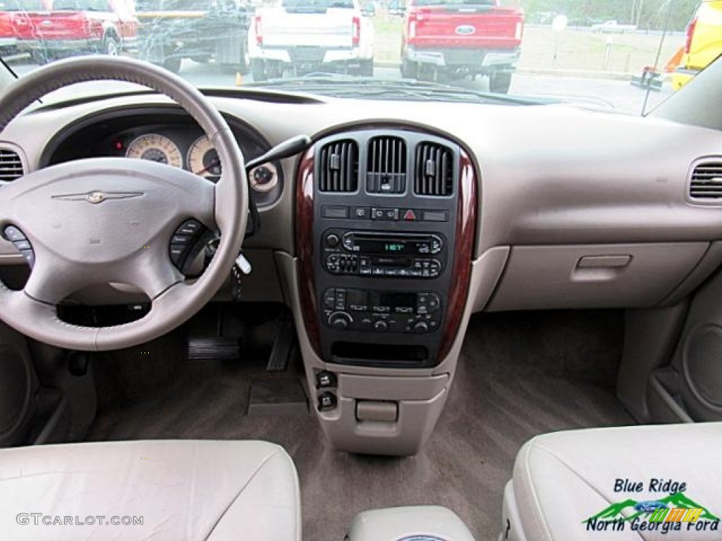 2001 Town & Country LXi - Shale Green Metallic / Sandstone photo #18