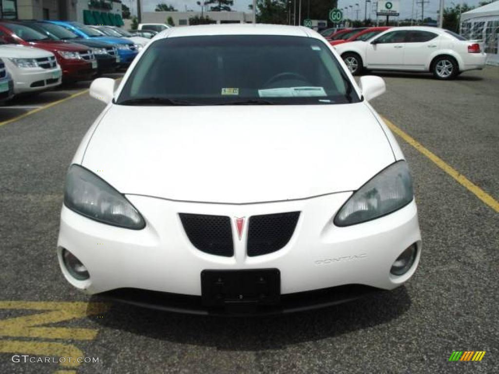 2004 Grand Prix GT Sedan - Summit White / Dark Pewter photo #8