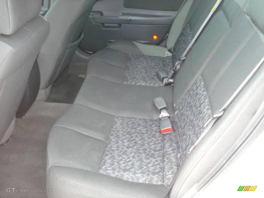 2004 Grand Prix GT Sedan - Summit White / Dark Pewter photo #10