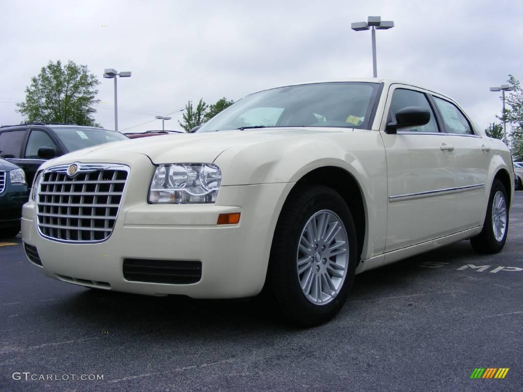 Cool Vanilla White Chrysler 300