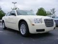 2009 Cool Vanilla White Chrysler 300   photo #4