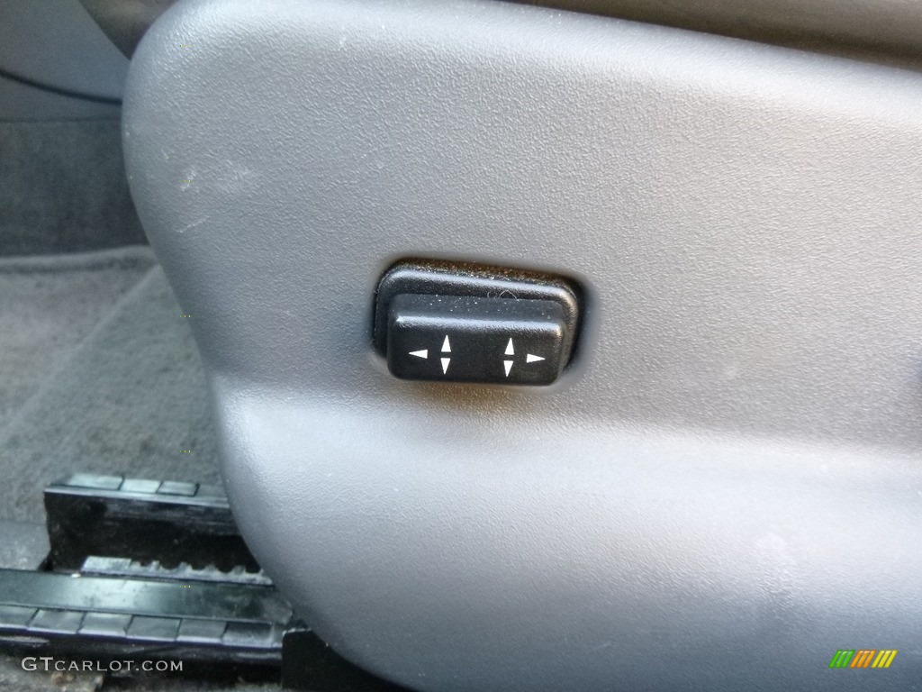 2001 Regal LS - White / Medium Gray photo #15