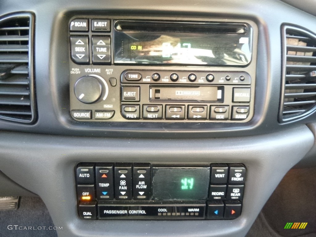 2001 Regal LS - White / Medium Gray photo #18