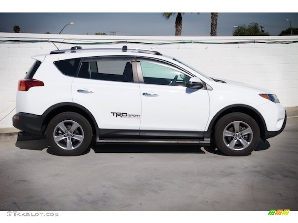 2015 RAV4 XLE - Super White / Black photo #8