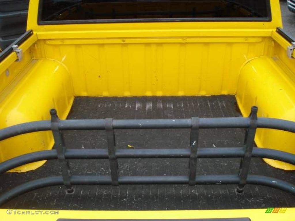 2001 Frontier XE V6 Crew Cab 4x4 - Solar Yellow / Gray photo #10