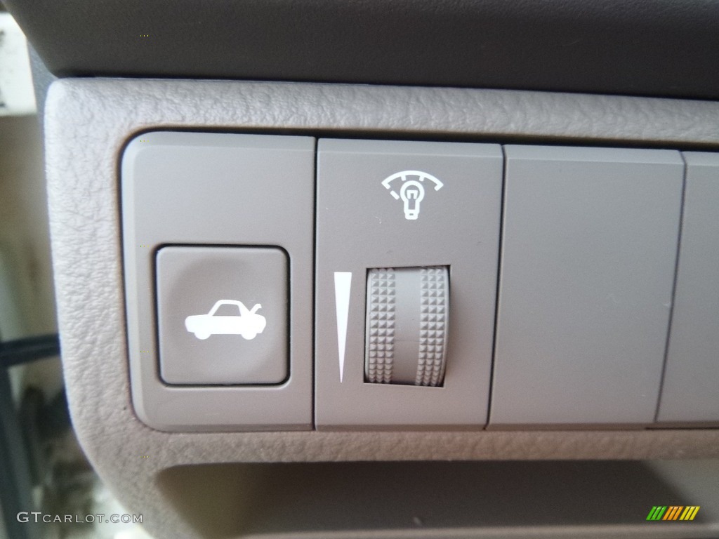 2009 Spectra EX Sedan - Clear White / Gray photo #15