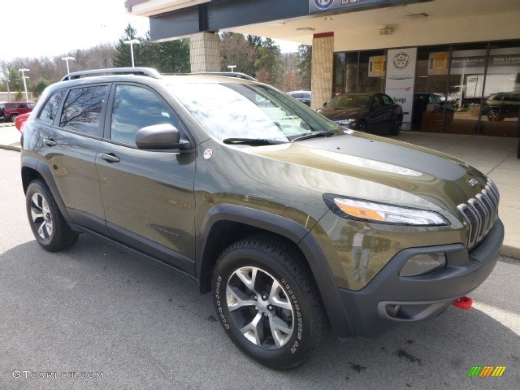 2016 Cherokee Trailhawk 4x4 - ECO Green Pearl / Black photo #3