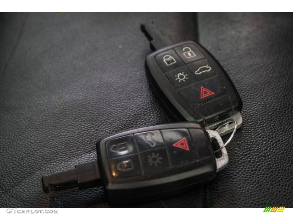 2009 C70 T5 Convertible - Solid Black / Off Black photo #11