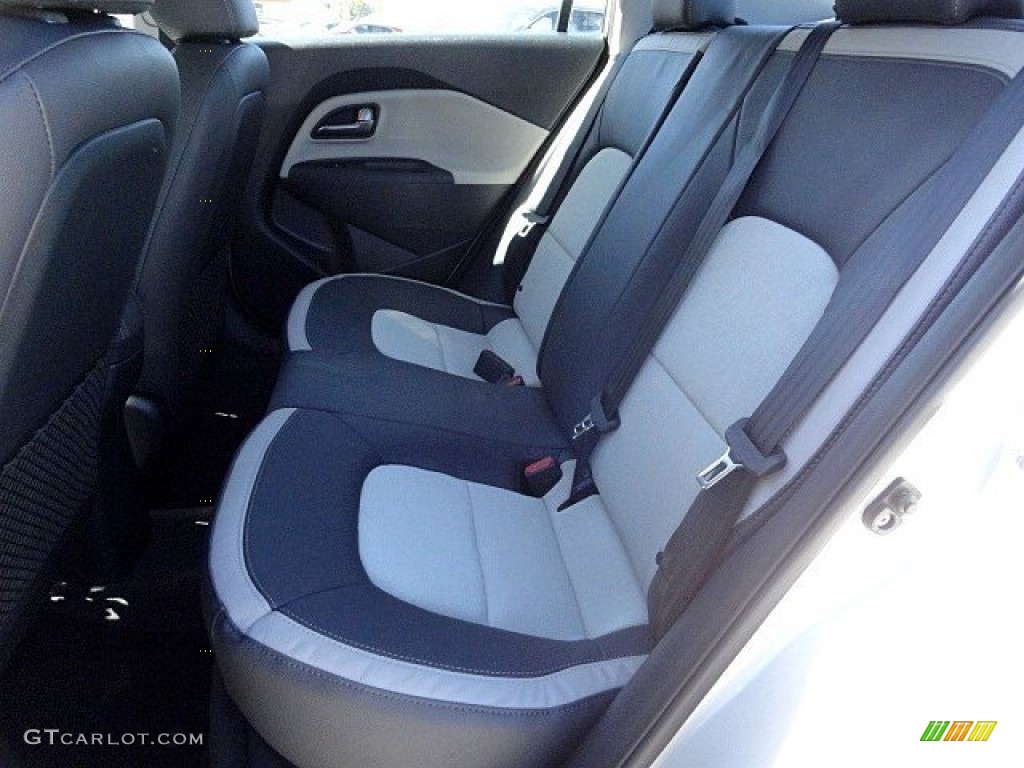 2017 Rio EX Sedan - Bright Silver / Black photo #10