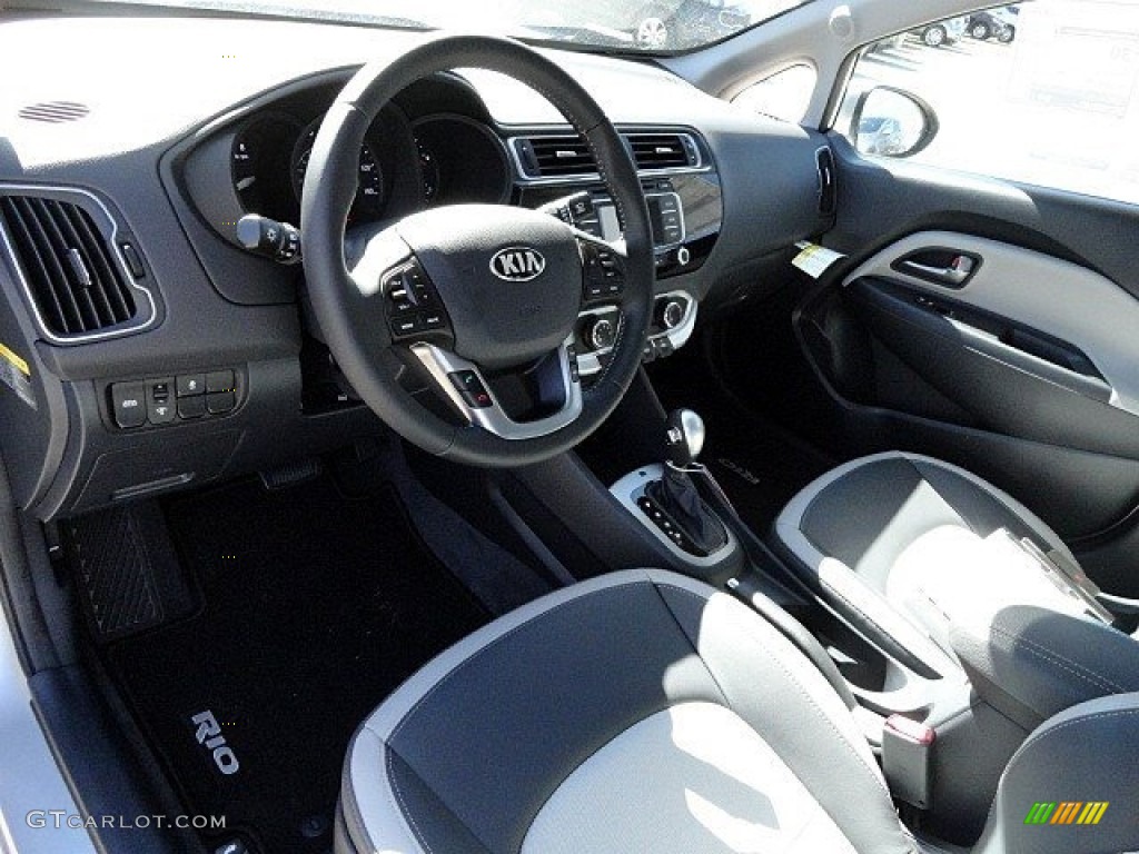 2017 Rio EX Sedan - Bright Silver / Black photo #14