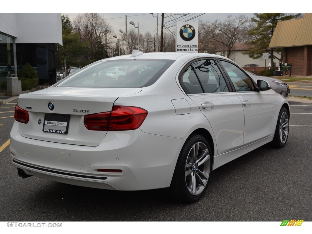 2017 3 Series 330i xDrive Sedan - Alpine White / Black photo #3