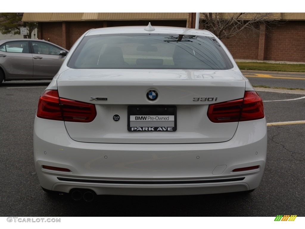 2017 3 Series 330i xDrive Sedan - Alpine White / Black photo #4