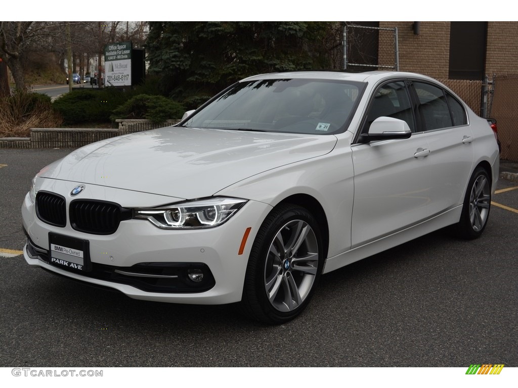 2017 3 Series 330i xDrive Sedan - Alpine White / Black photo #6