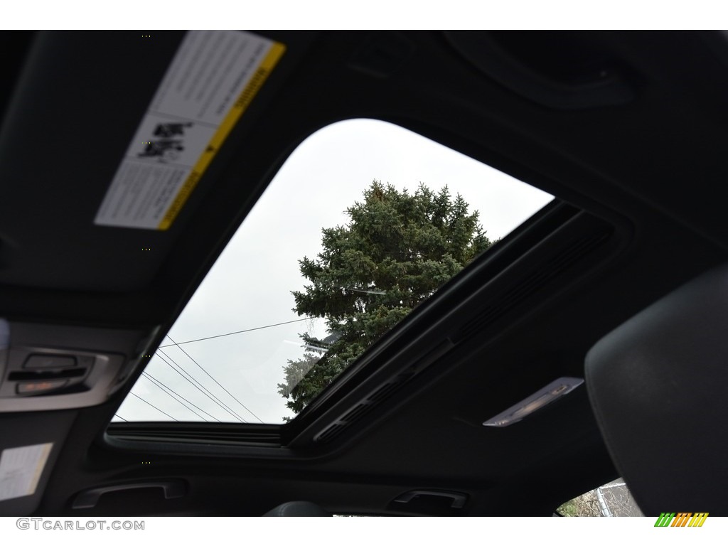 2017 3 Series 330i xDrive Sedan - Alpine White / Black photo #14