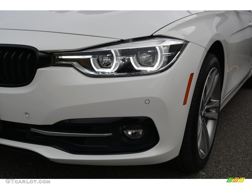2017 3 Series 330i xDrive Sedan - Alpine White / Black photo #31