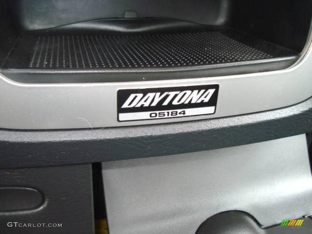 2005 Ram 1500 SLT Daytona Regular Cab 4x4 - Bright Silver Metallic / Dark Slate Gray photo #17