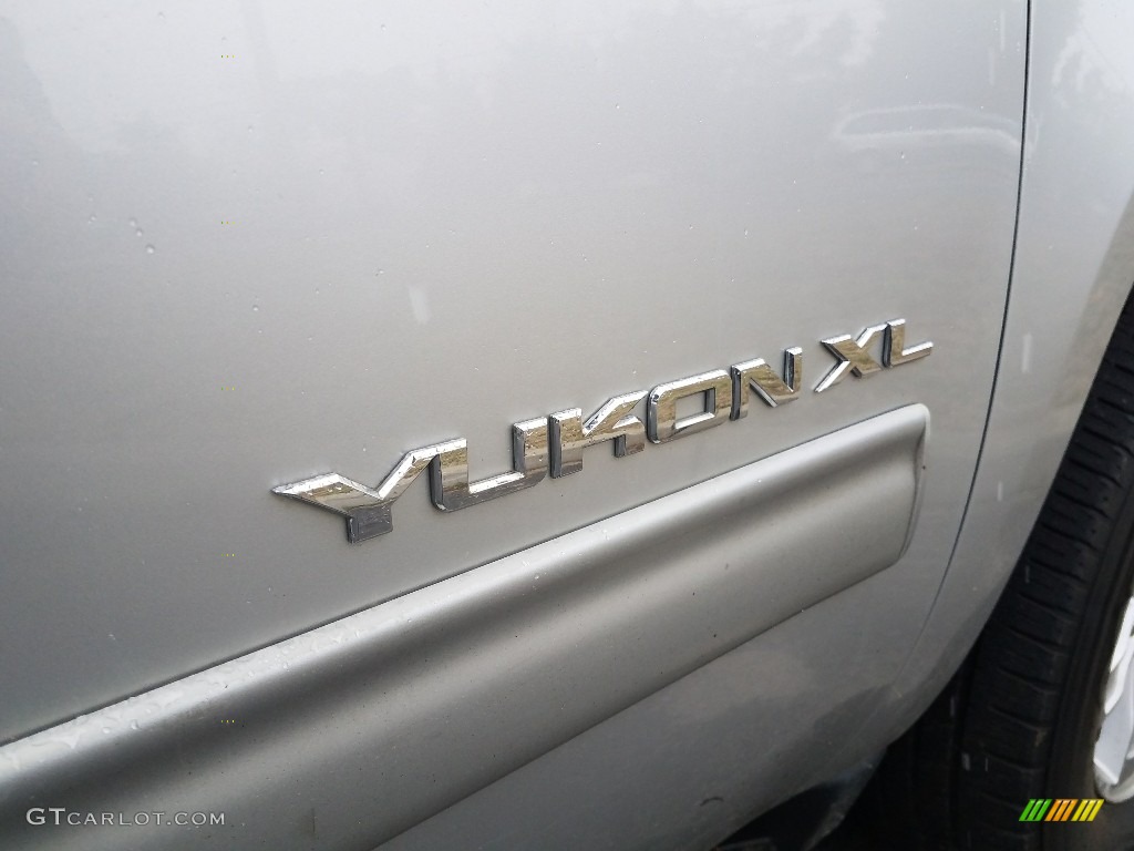 2011 Yukon XL SLT 4x4 - Pure Silver Metallic / Light Titanium photo #4