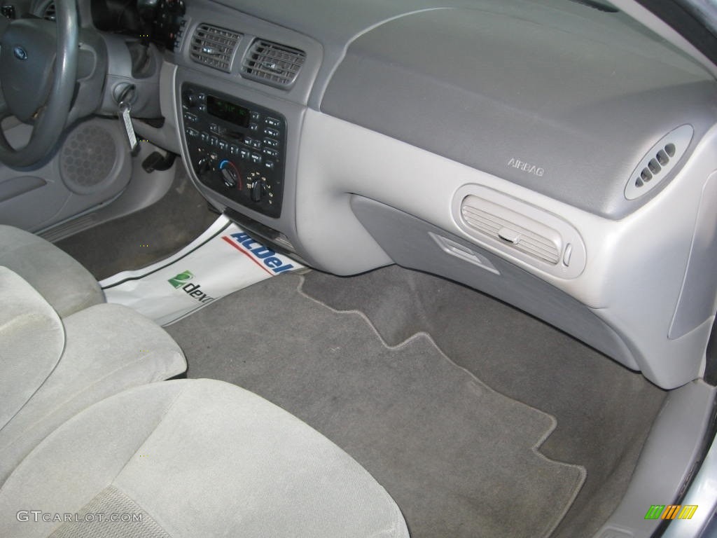 2004 Taurus SE Sedan - Silver Frost Metallic / Medium Graphite photo #11