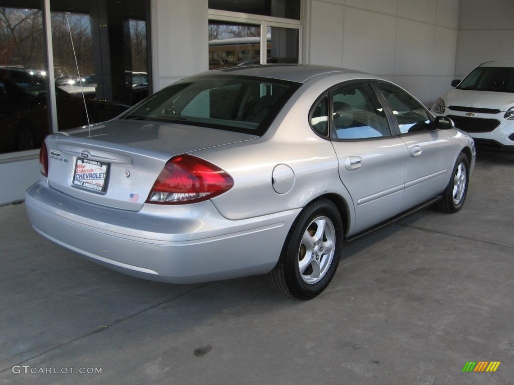 2004 Taurus SE Sedan - Silver Frost Metallic / Medium Graphite photo #15