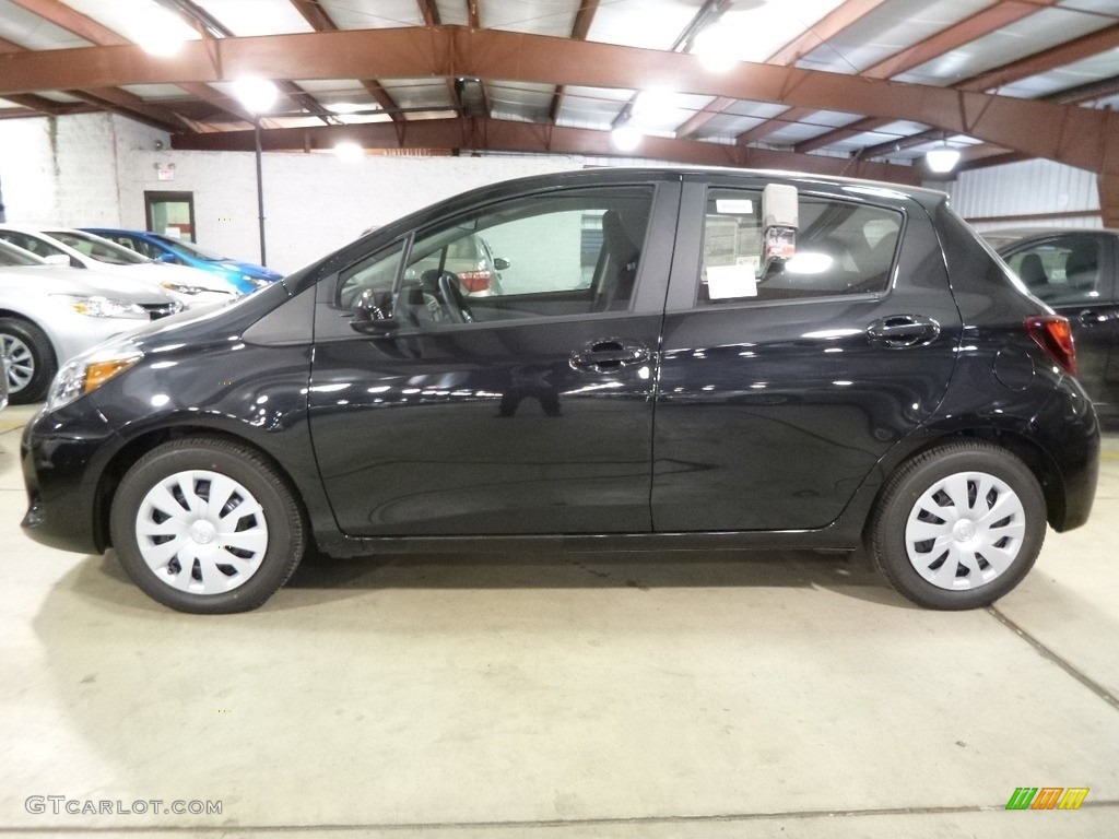 2016 Yaris 5-Door L - Black Sand Pearl / Black photo #4