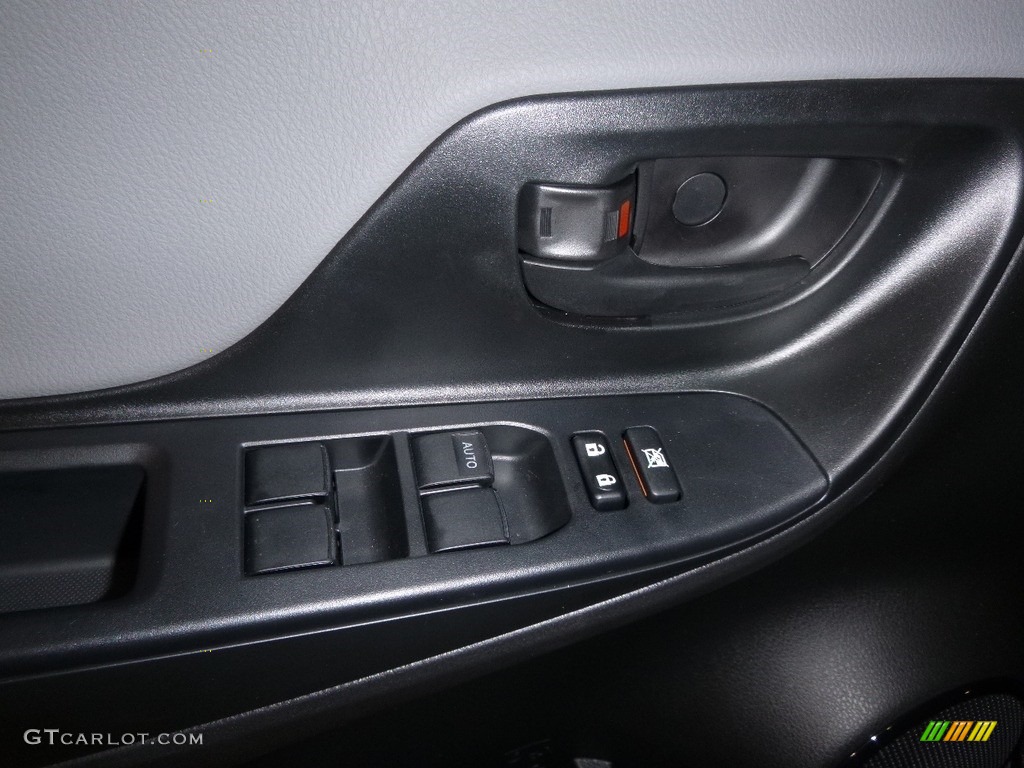 2016 Yaris 5-Door L - Black Sand Pearl / Black photo #10