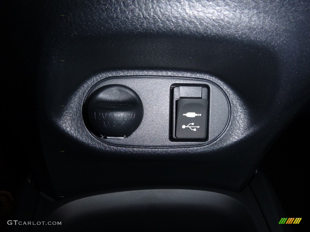 2016 Yaris 5-Door L - Black Sand Pearl / Black photo #13