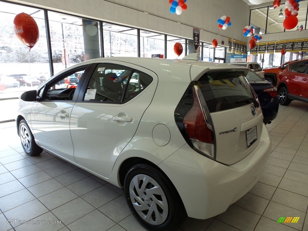 2016 Prius c Three - Super White / Black photo #3