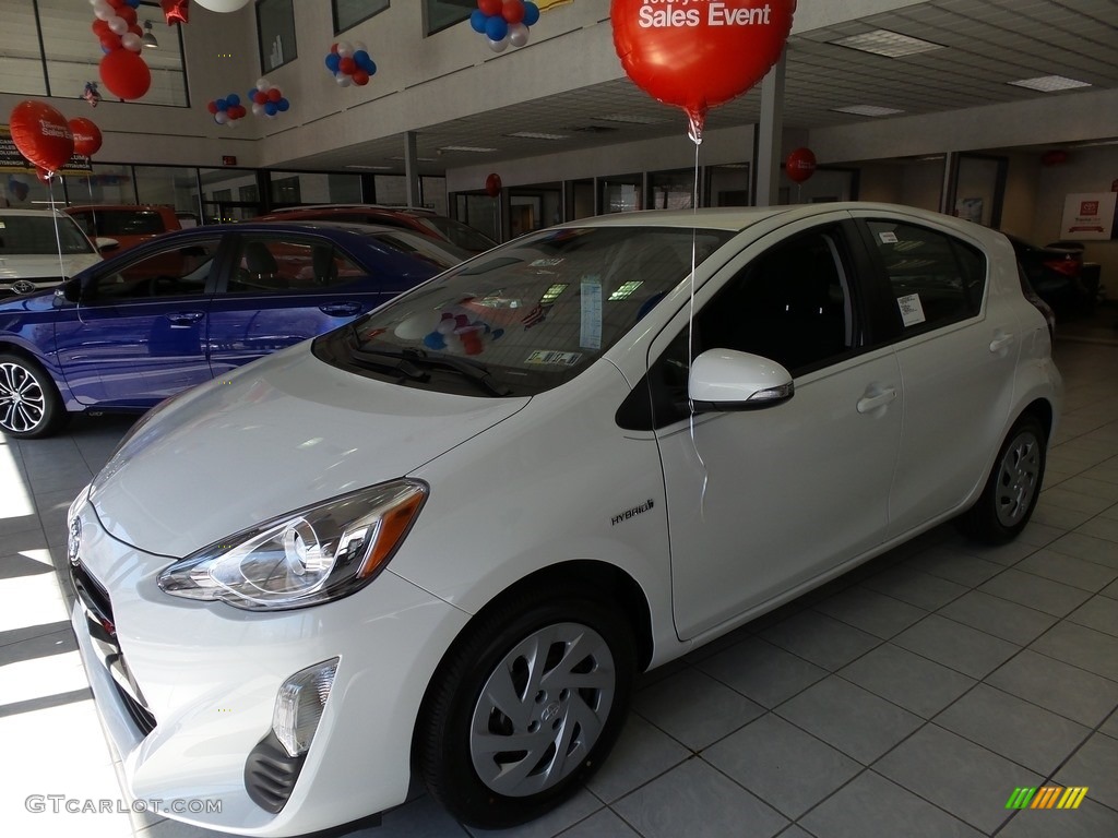 2016 Prius c Three - Super White / Black photo #4