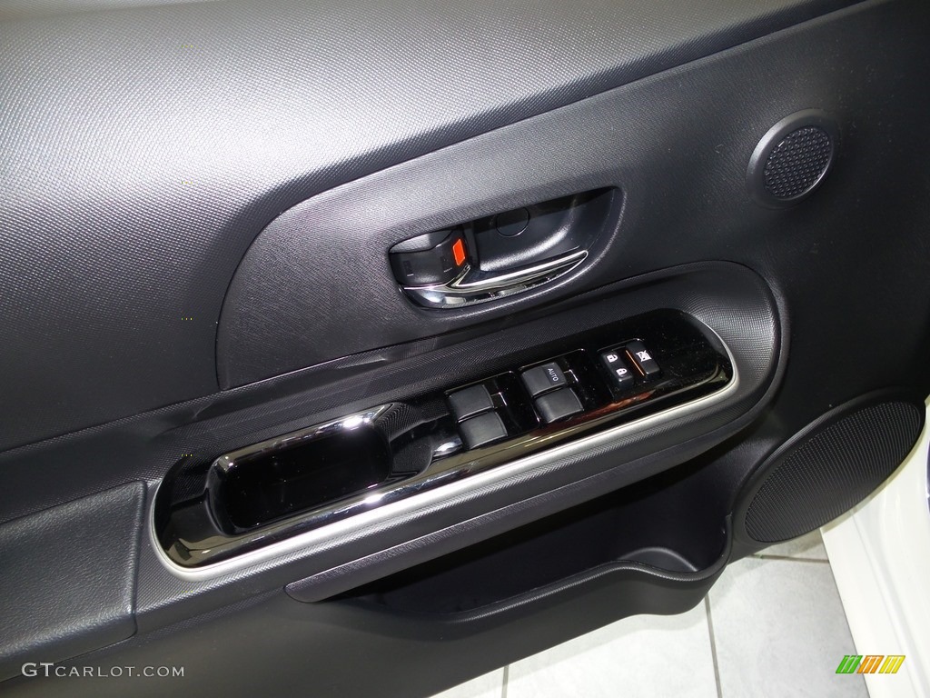 2016 Prius c Three - Super White / Black photo #12