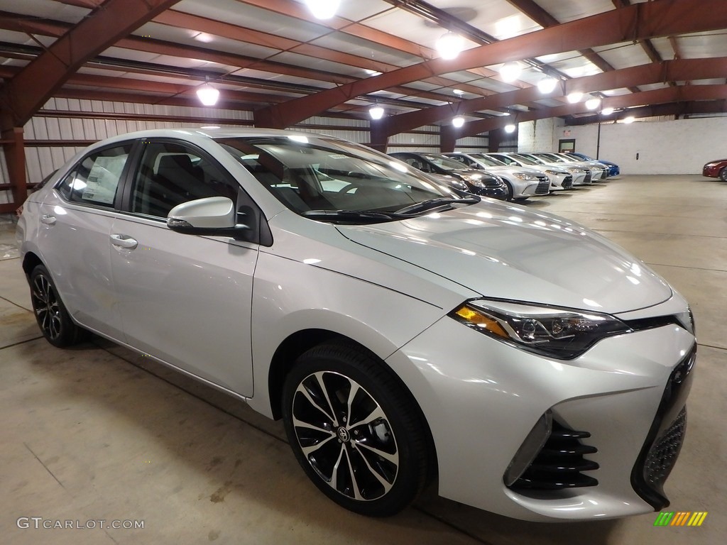 2017 Corolla SE - Classic Silver Metalic / Black photo #1