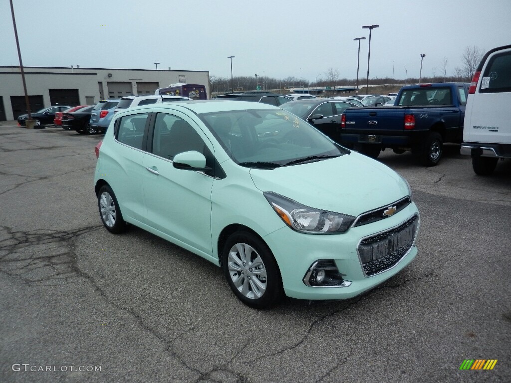 Mint 2017 Chevrolet Spark LT Exterior Photo #119230436
