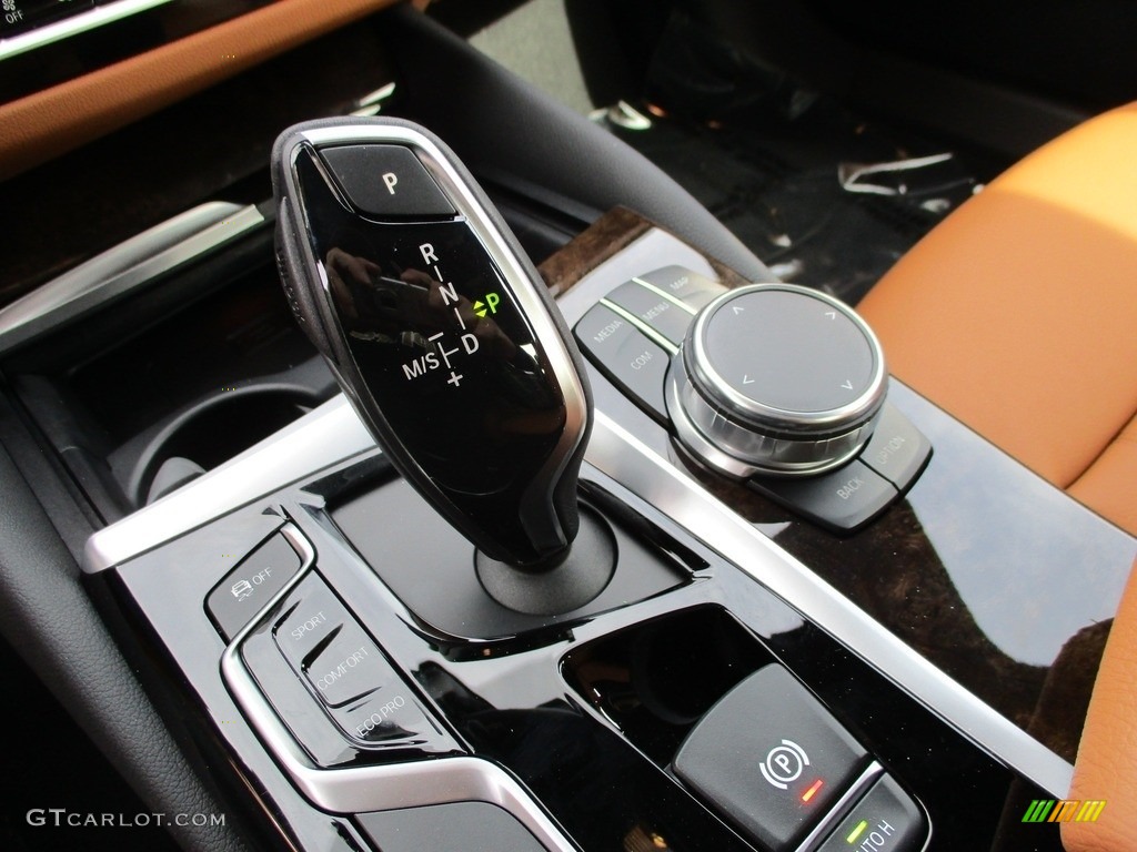 2017 BMW 5 Series 530i xDrive Sedan Controls Photo #119232806