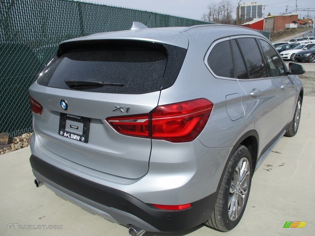 2017 X1 xDrive28i - Glacier Silver Metallic / Mocha photo #4