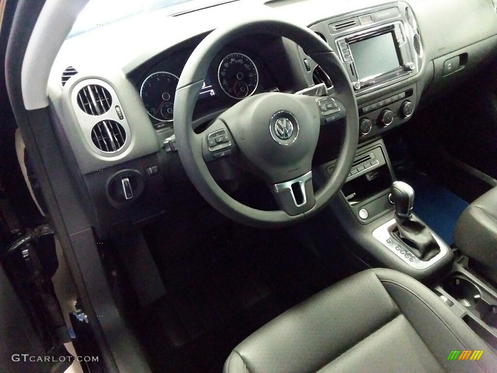 Charcoal Interior 2017 Volkswagen Tiguan Wolfsburg 4MOTION Photo #119249685