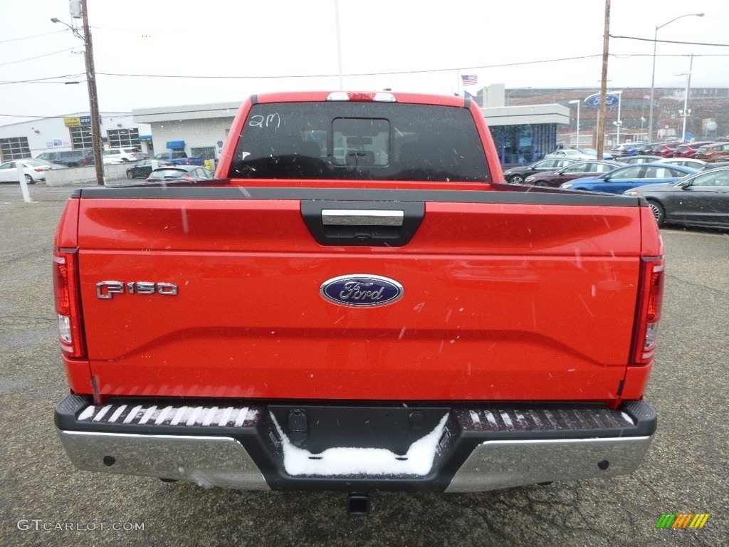 2017 F150 XLT SuperCrew 4x4 - Race Red / Earth Gray photo #3